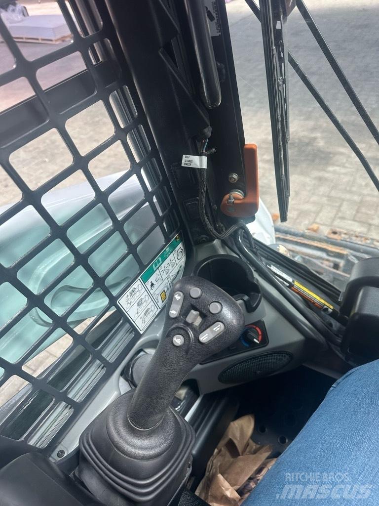 Bobcat T 590 لوادر انزلاقية التوجيه