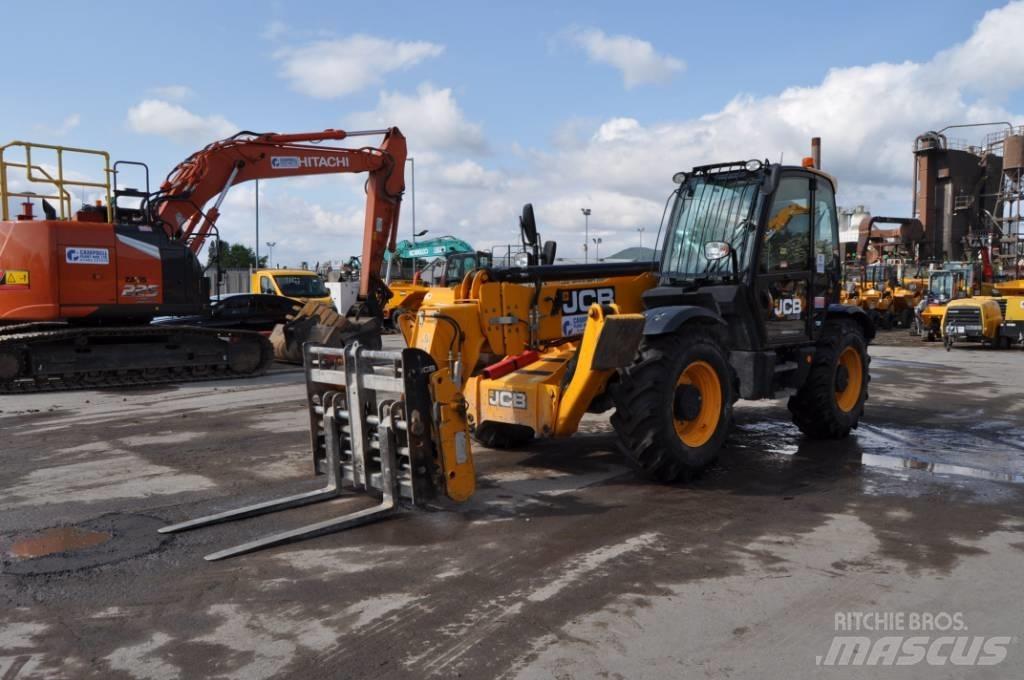 JCB 540-140 مناولات متداخلة