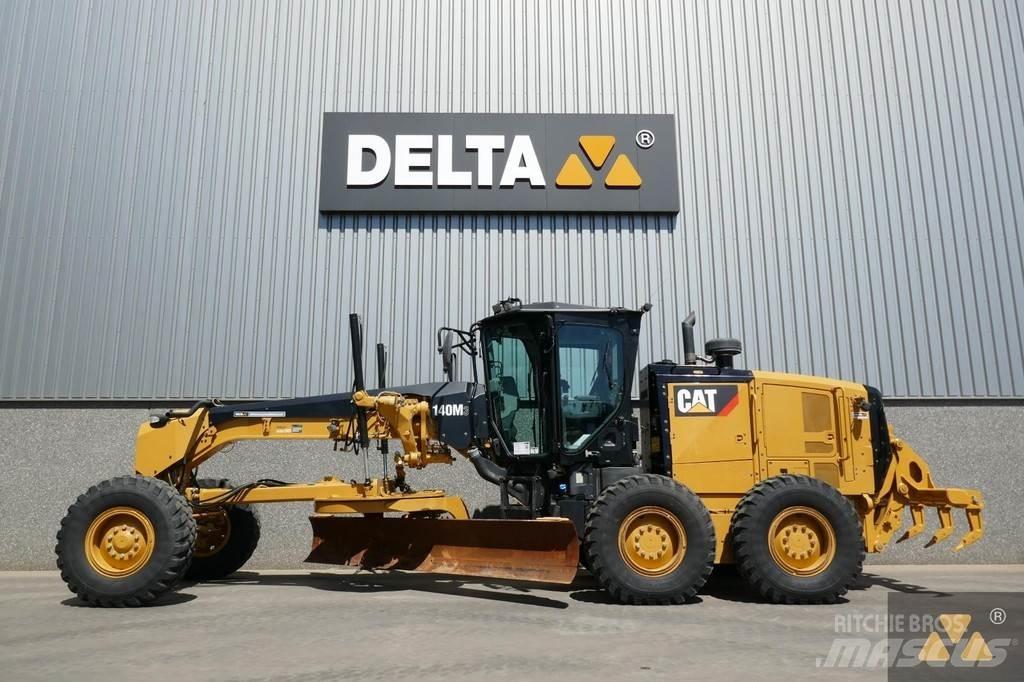CAT 140M3 معدات تمهيد الطرق