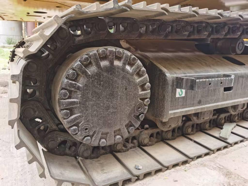 CAT 320 D L حفارات زحافة