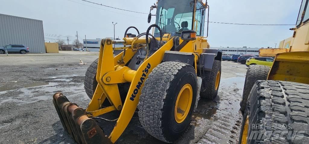 Komatsu WA 200 لوادر بعجل