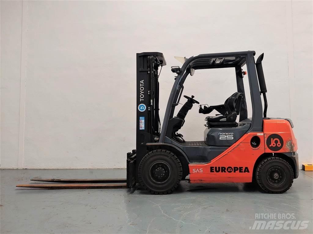 Toyota 02 8FDF25 شاحنات الديزل