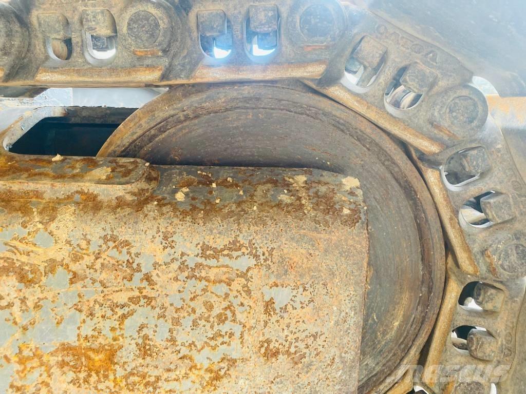 Volvo EC 180 E حفارات زحافة