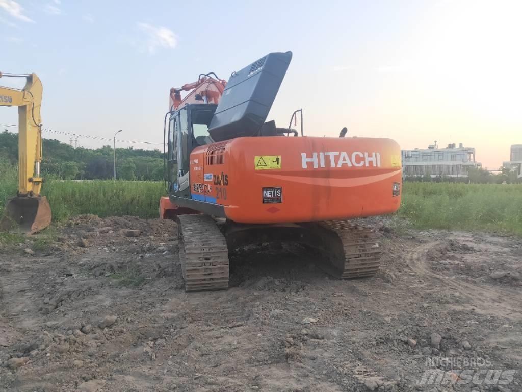 Hitachi ZX 210 حفارات زحافة