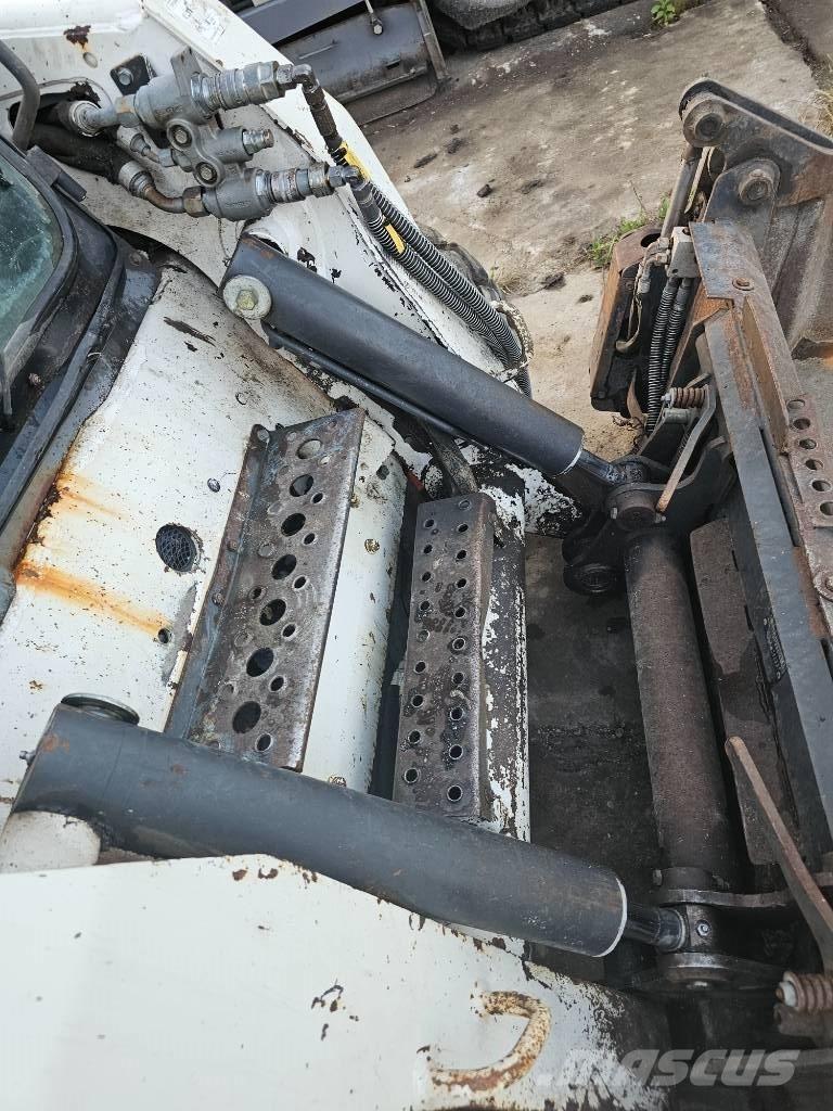 Bobcat S 250 لوادر بعجل