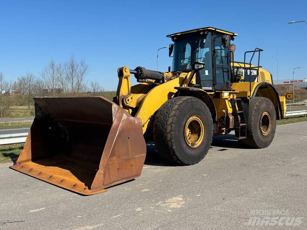 CAT 972M لوادر بعجل