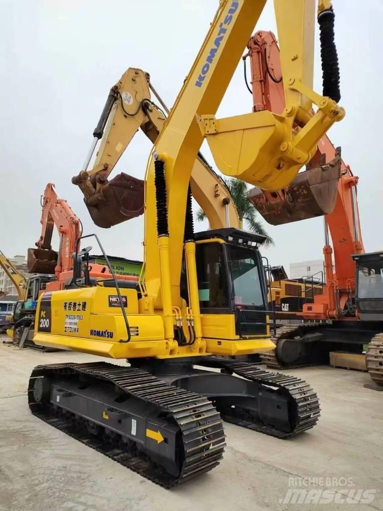 Komatsu PC 200-8 حفارات زحافة