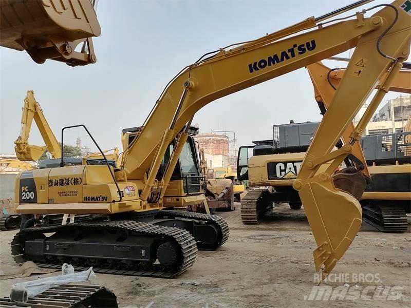 Komatsu pc200-8 حفارات زحافة