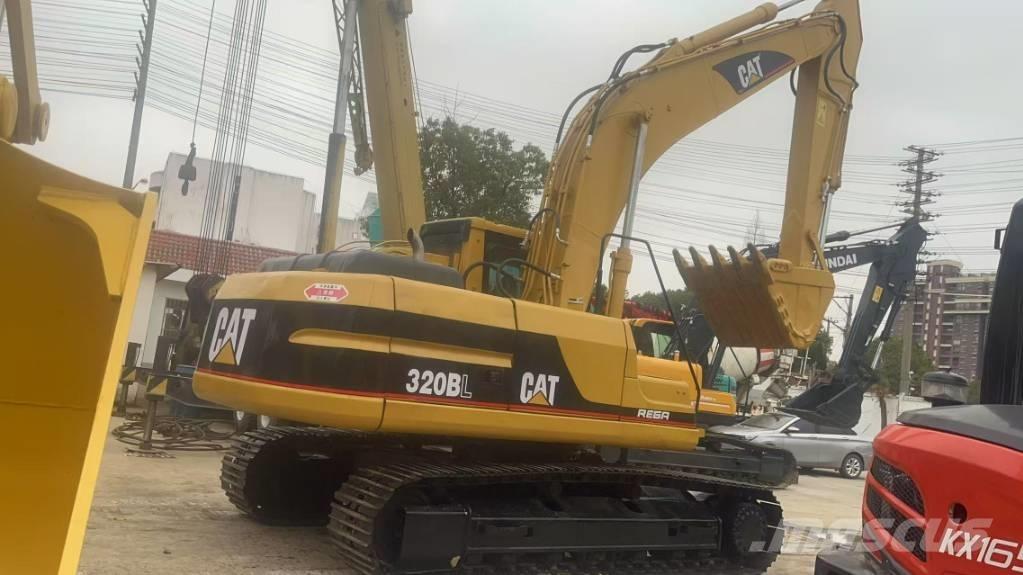 CAT 320 B L حفارات زحافة