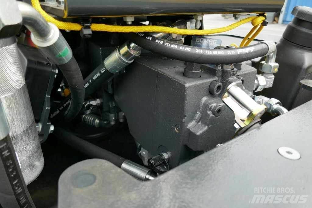 Bomag BW 213 DH-5 ضاغطات التربة