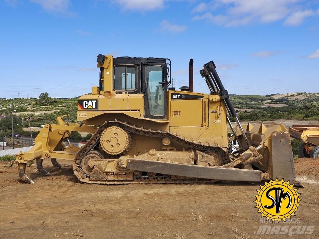 CAT D 6 T XL بلدوزرات مجنزرة