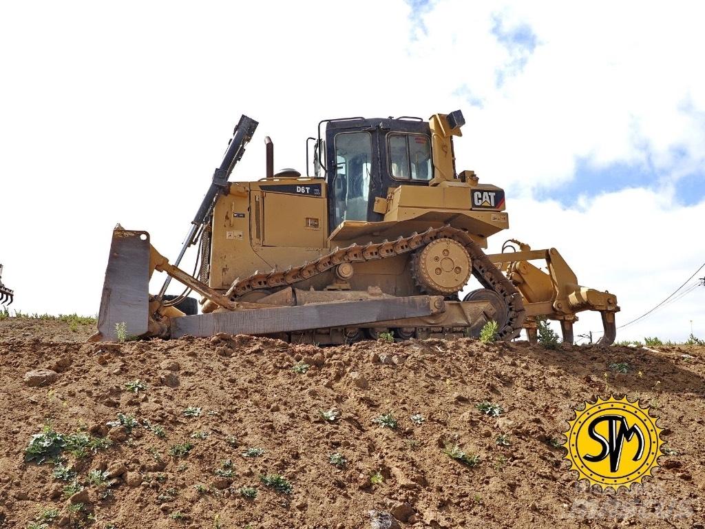 CAT D 6 T XL بلدوزرات مجنزرة