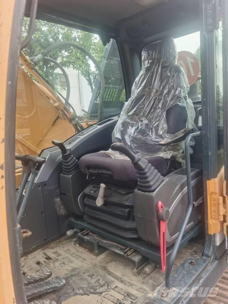Hyundai R220LC-9S حفارات زحافة