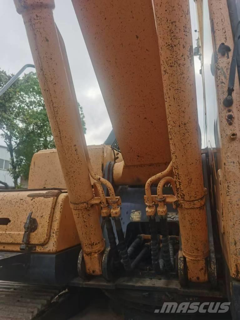 Hyundai R220LC-9S حفارات زحافة