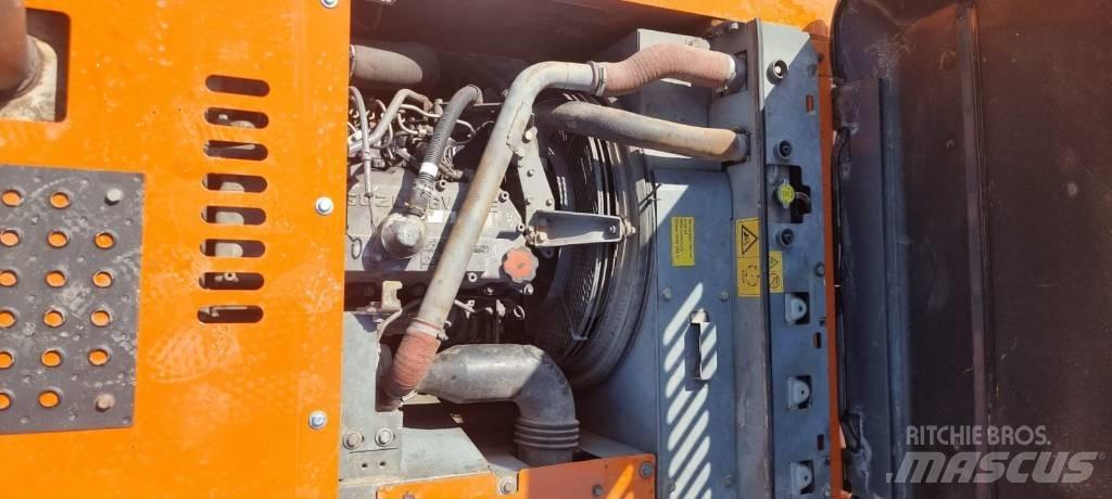 Hitachi ZX 210 LC-3 حفارات زحافة