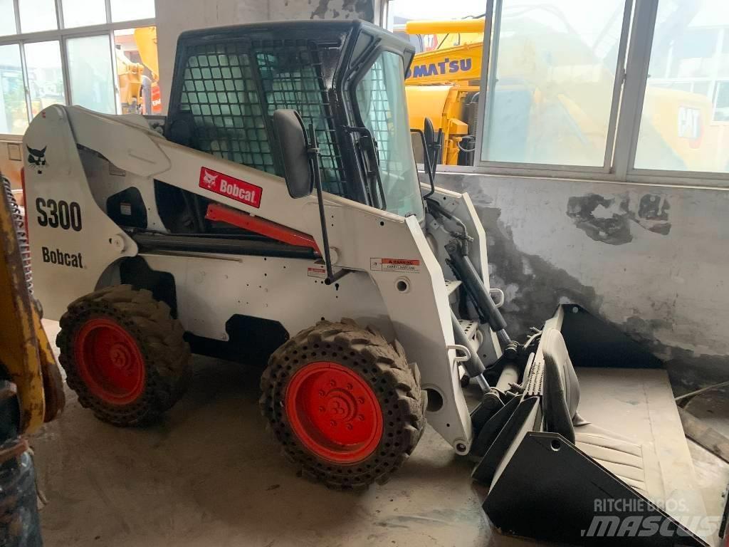 Bobcat S 300 لوادر انزلاقية التوجيه