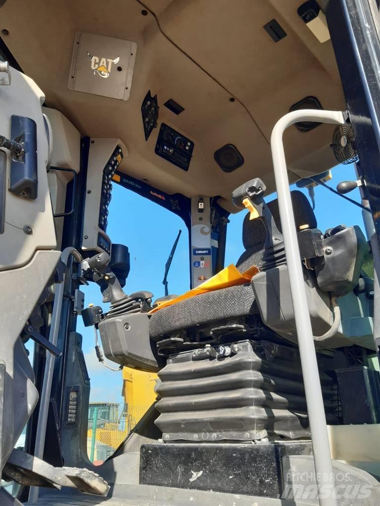 CAT M 140 M 2 معدات تمهيد الطرق