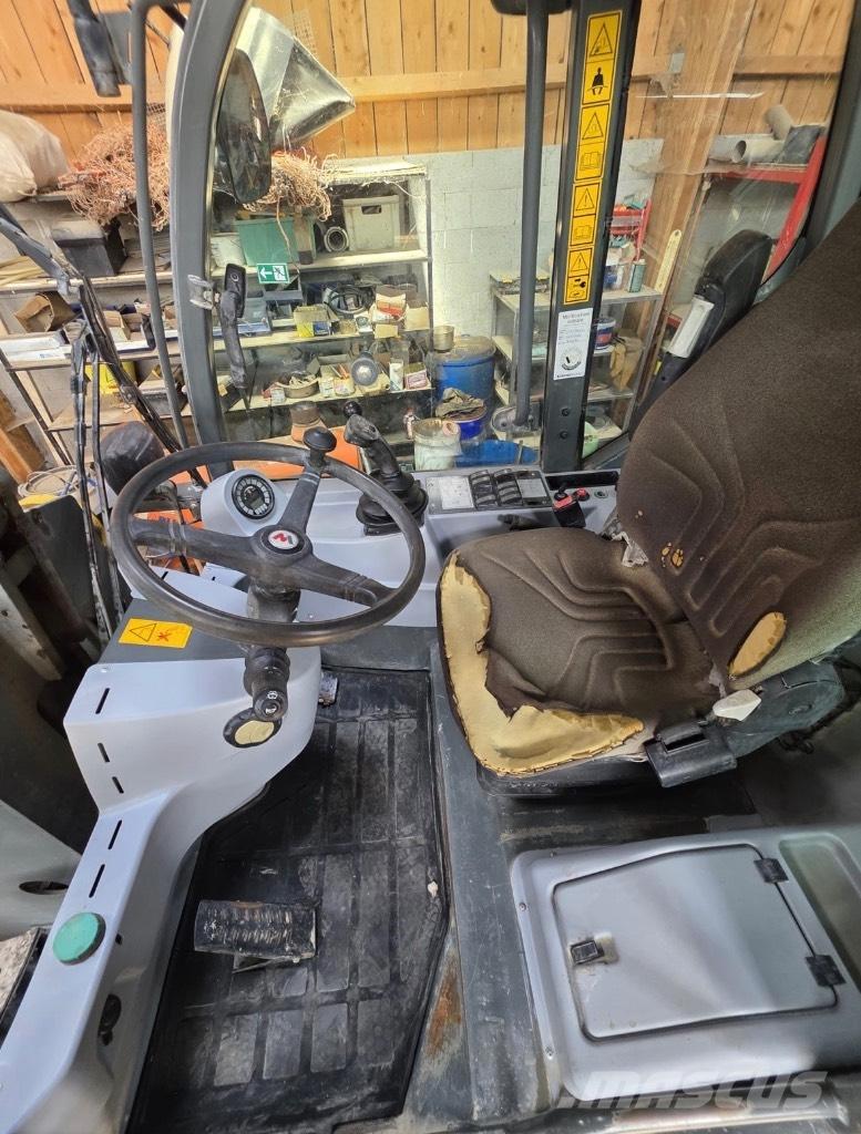 Wacker Neuson 850 لوادر بعجل