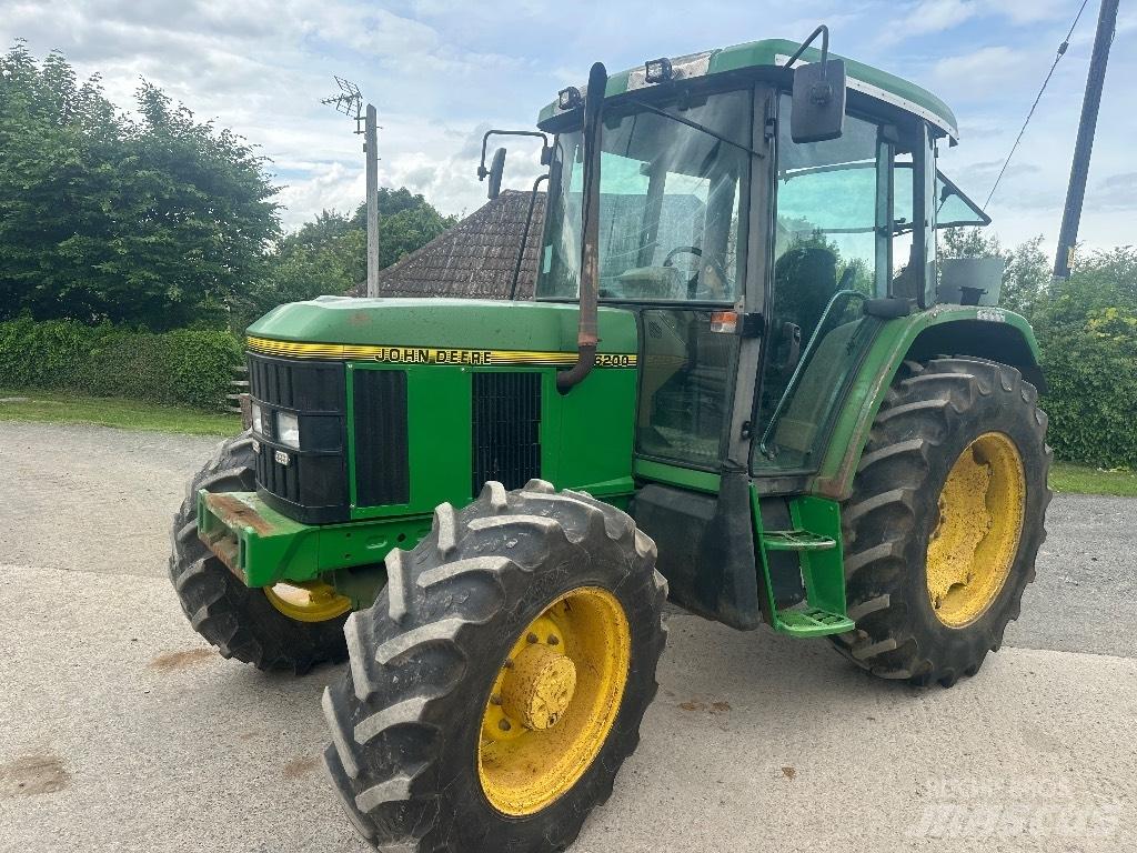 John Deere 6200 الجرارات