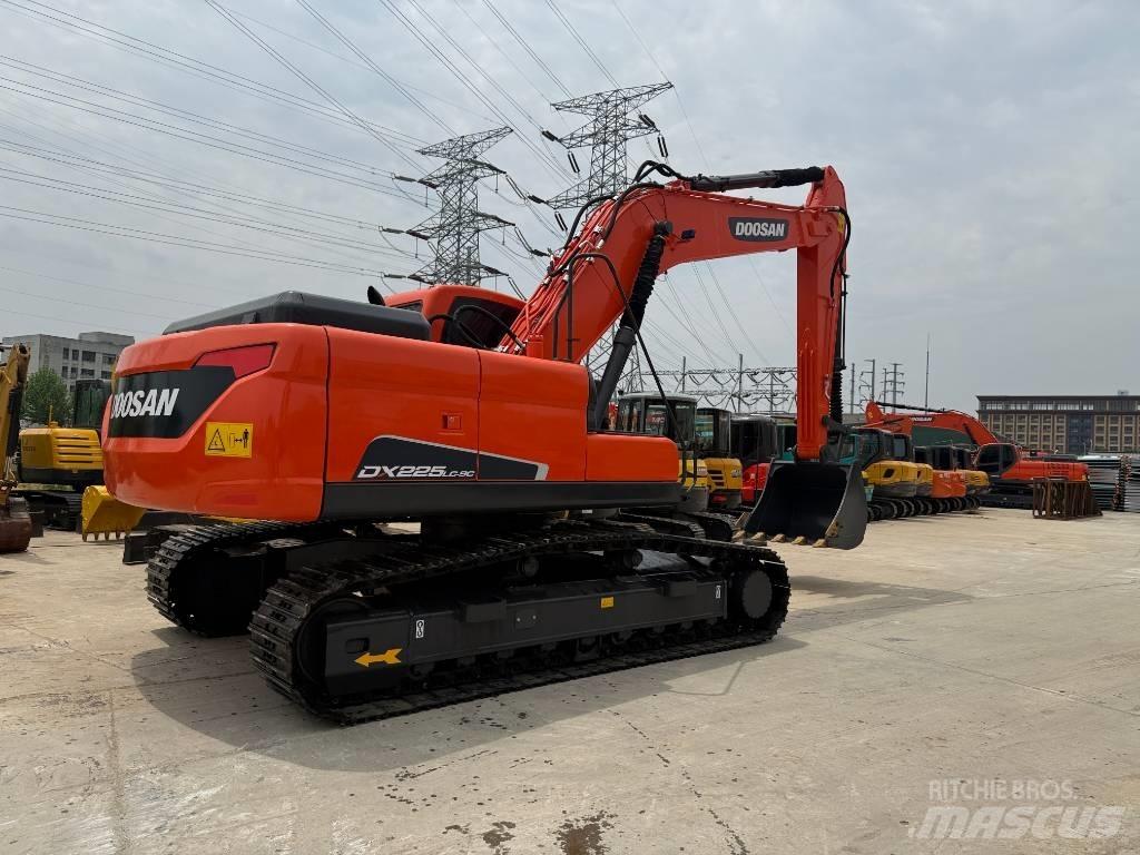 Doosan DX 225 LC-9C حفارات زحافة