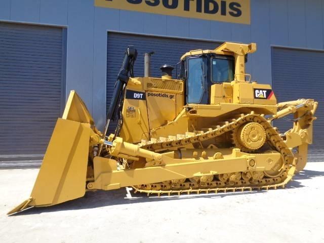 CAT D 9 T بلدوزرات مجنزرة