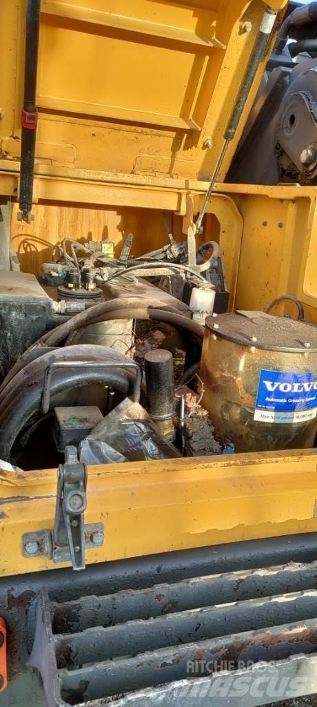 Volvo EC 300EL حفارات زحافة