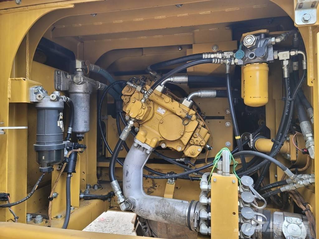 CAT 330FL حفارات زحافة