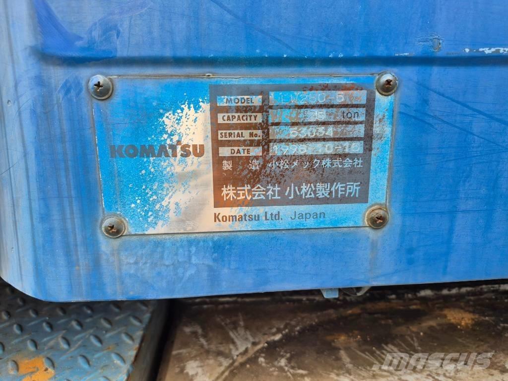 Komatsu LW 250-5 رافعات الطرق الوعرة