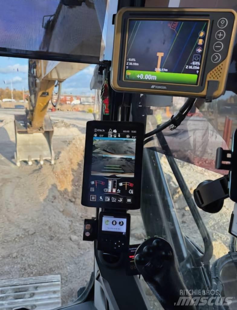 CAT 320 حفارات زحافة
