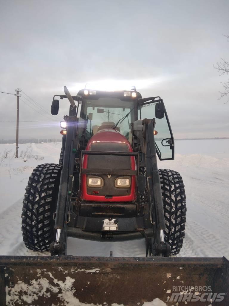 Valtra T 151 E الجرارات