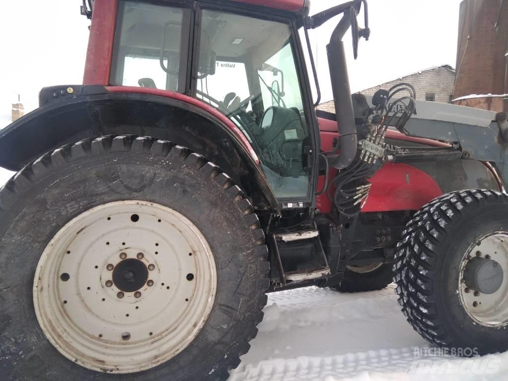 Valtra T 151 E الجرارات