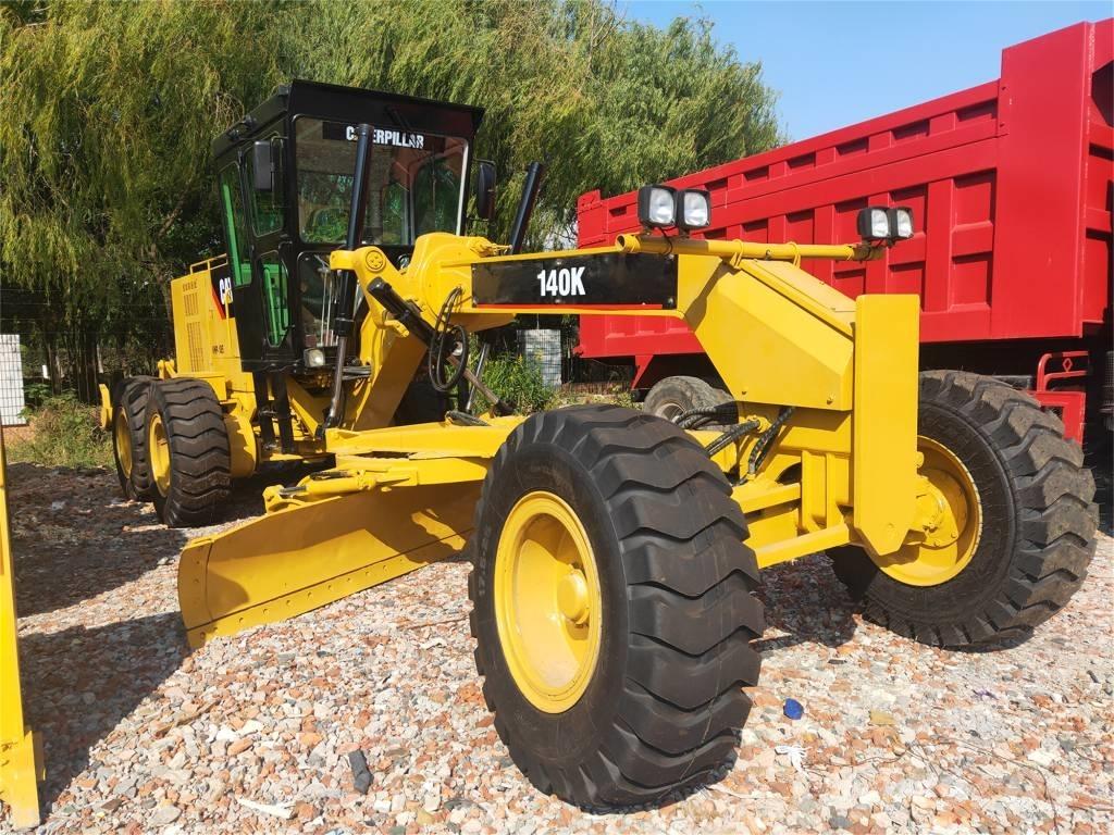 CAT 140 K معدات تمهيد الطرق