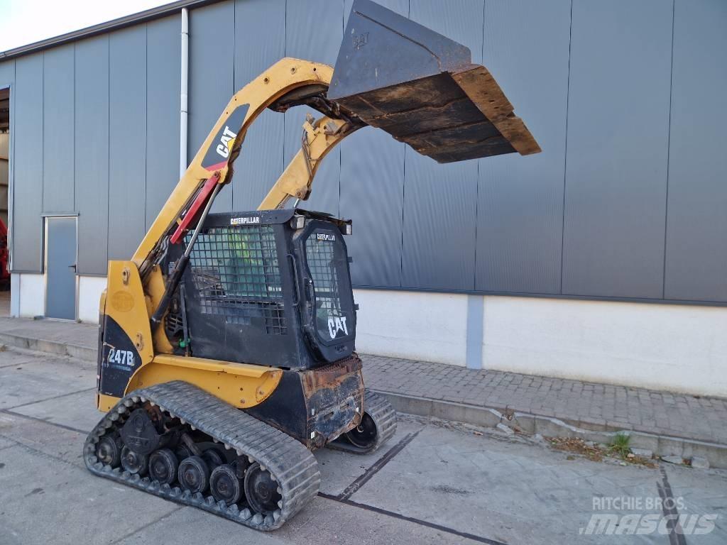 CAT 247 B لوادر انزلاقية التوجيه