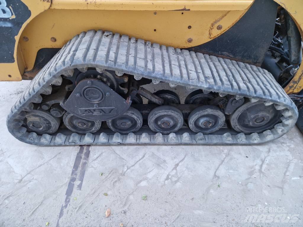 CAT 247 B لوادر انزلاقية التوجيه