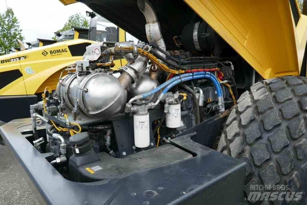 Bomag BW 213 DH-5 ضاغطات التربة