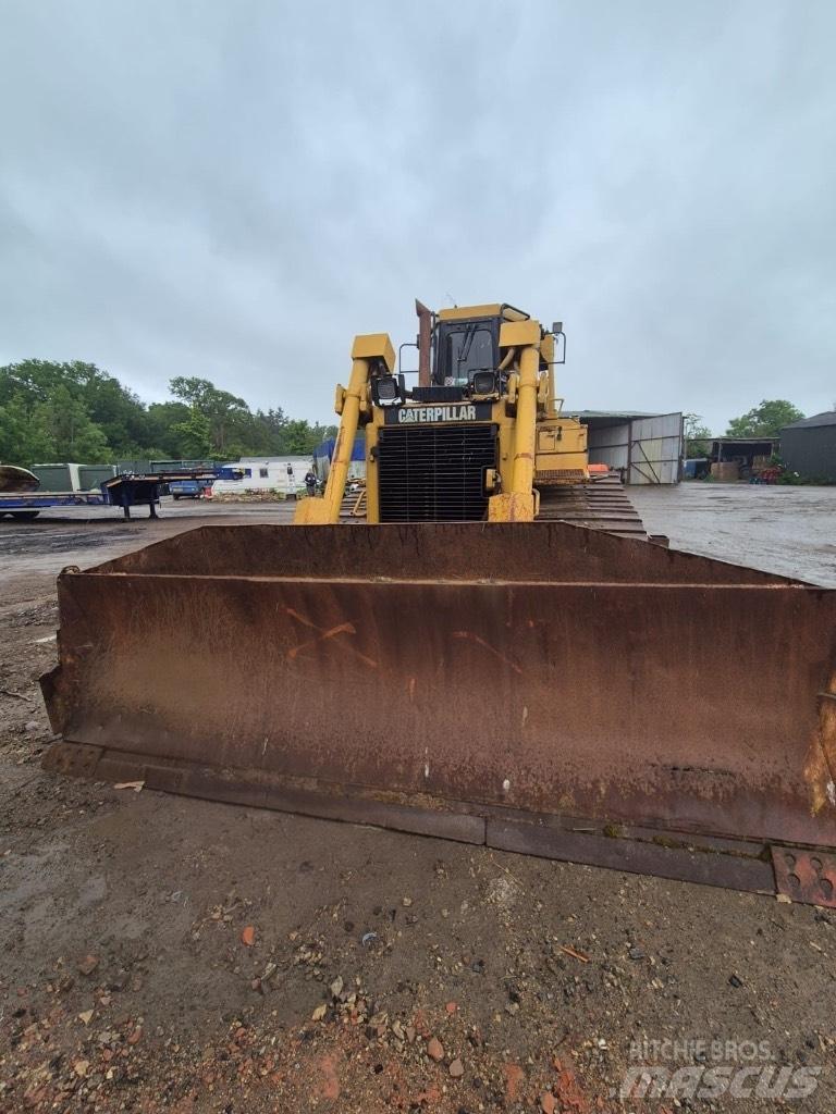 CAT D 6 R LGP بلدوزرات مجنزرة