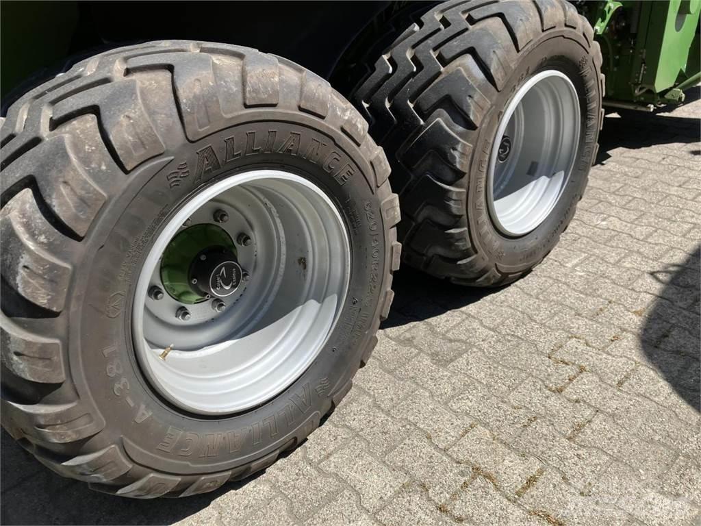 Krone BP 1270 XC محزمات مربعة