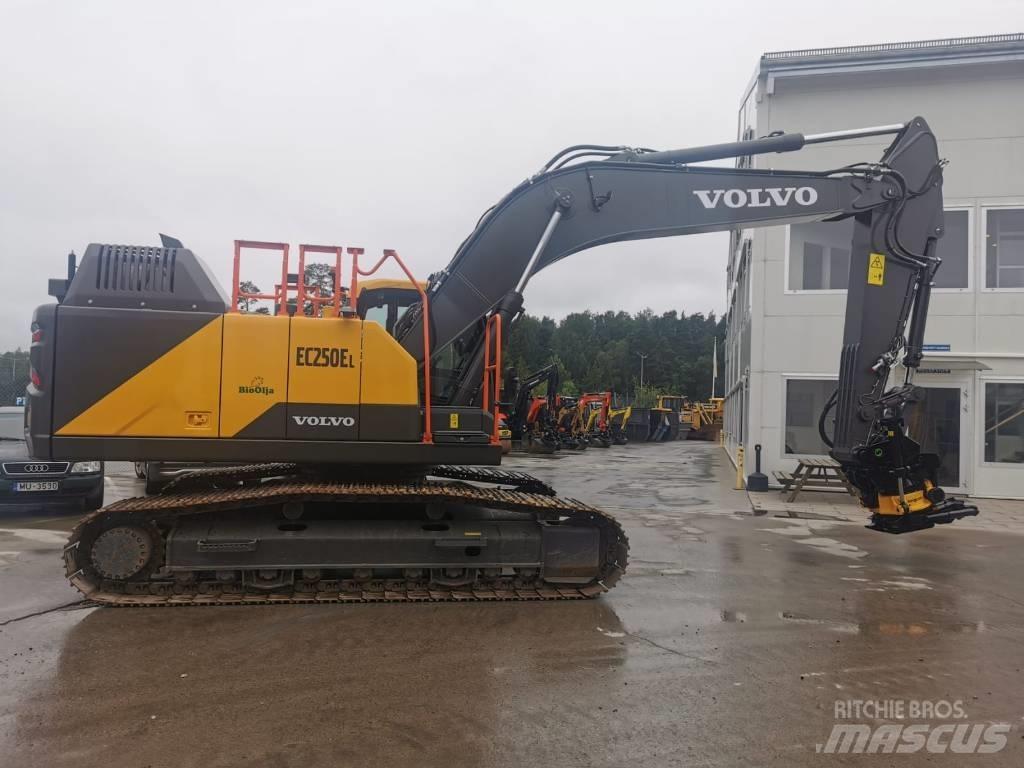 Volvo EC250EL حفارات زحافة