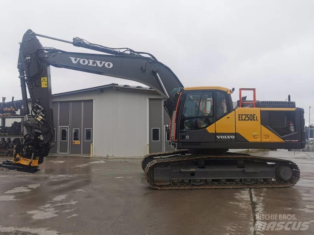 Volvo EC250EL حفارات زحافة
