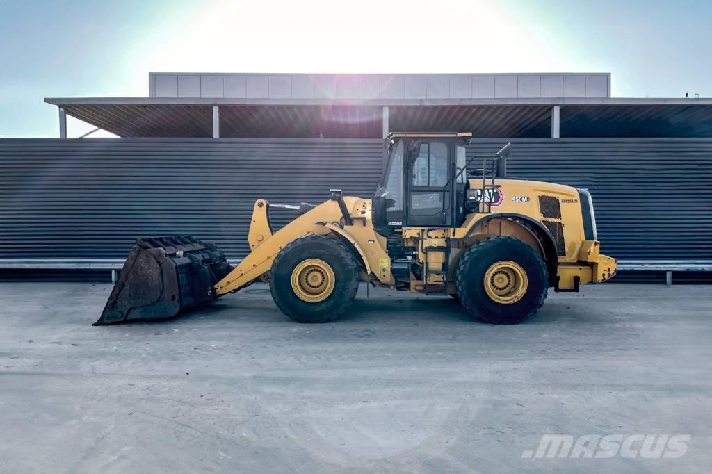 CAT 950M لوادر بعجل