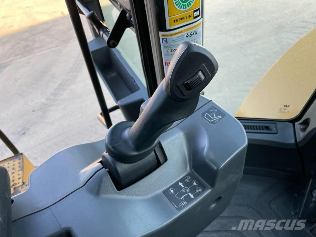 CAT 950M لوادر بعجل