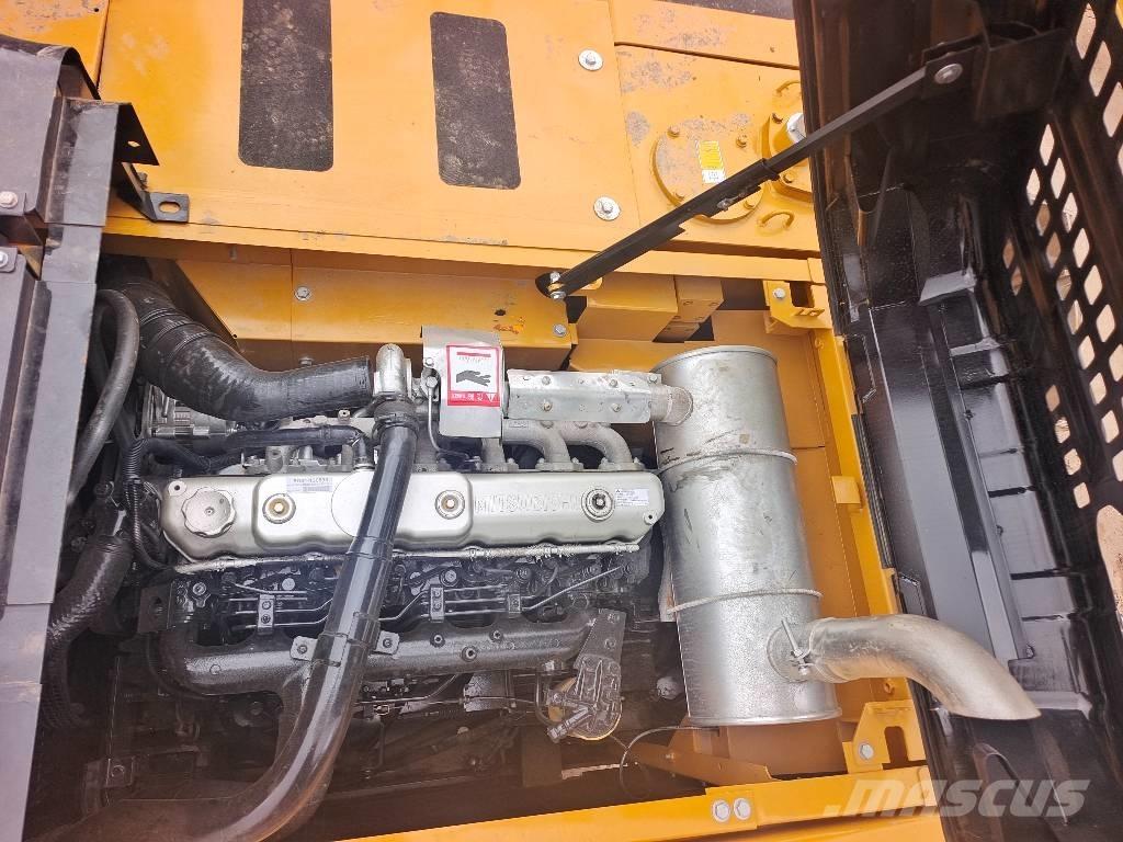 Sany SY 215 C حفارات زحافة