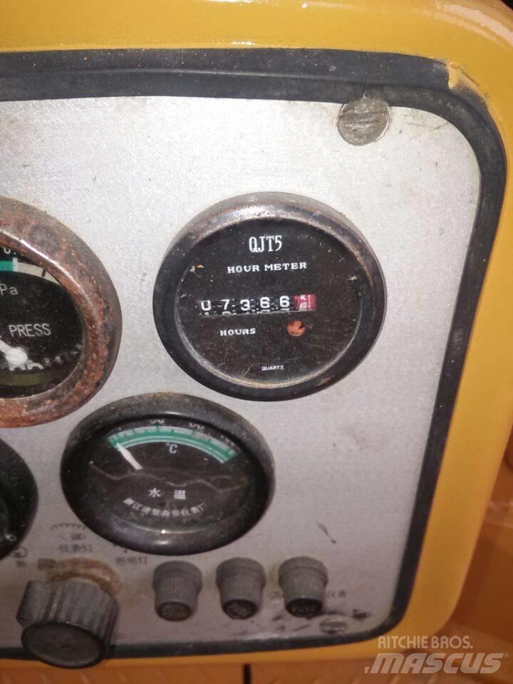 CAT D 7 G بلدوزرات مجنزرة