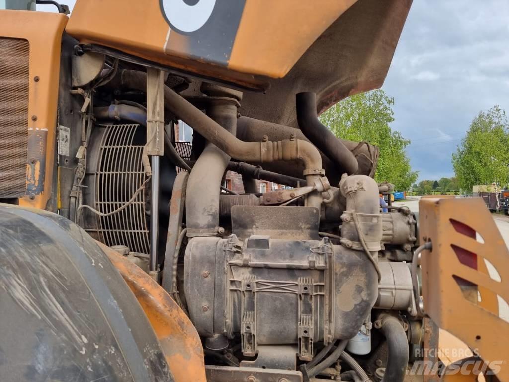 CASE 921 F لوادر بعجل
