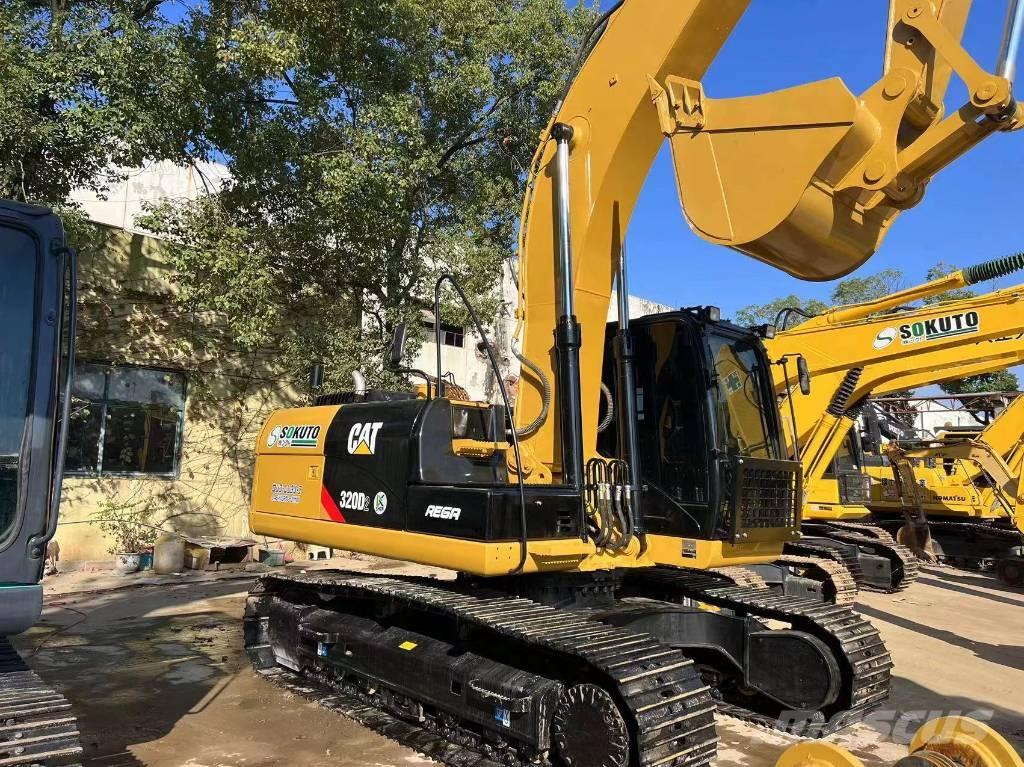 CAT 320 D حفارات زحافة