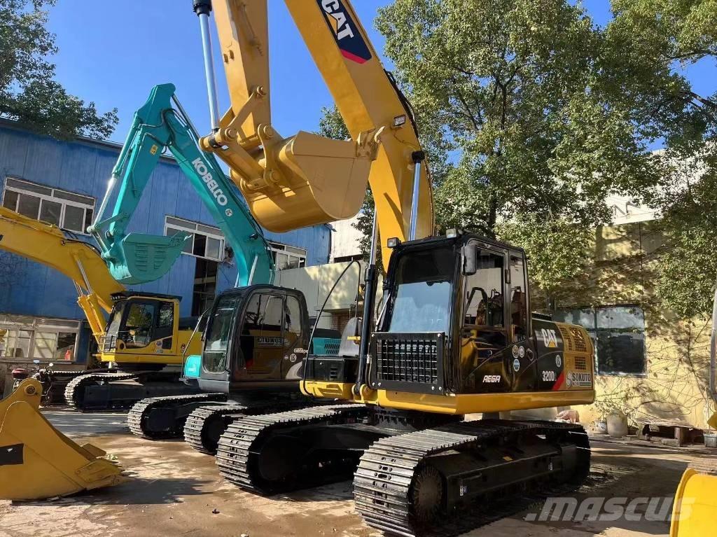 CAT 320 D حفارات زحافة