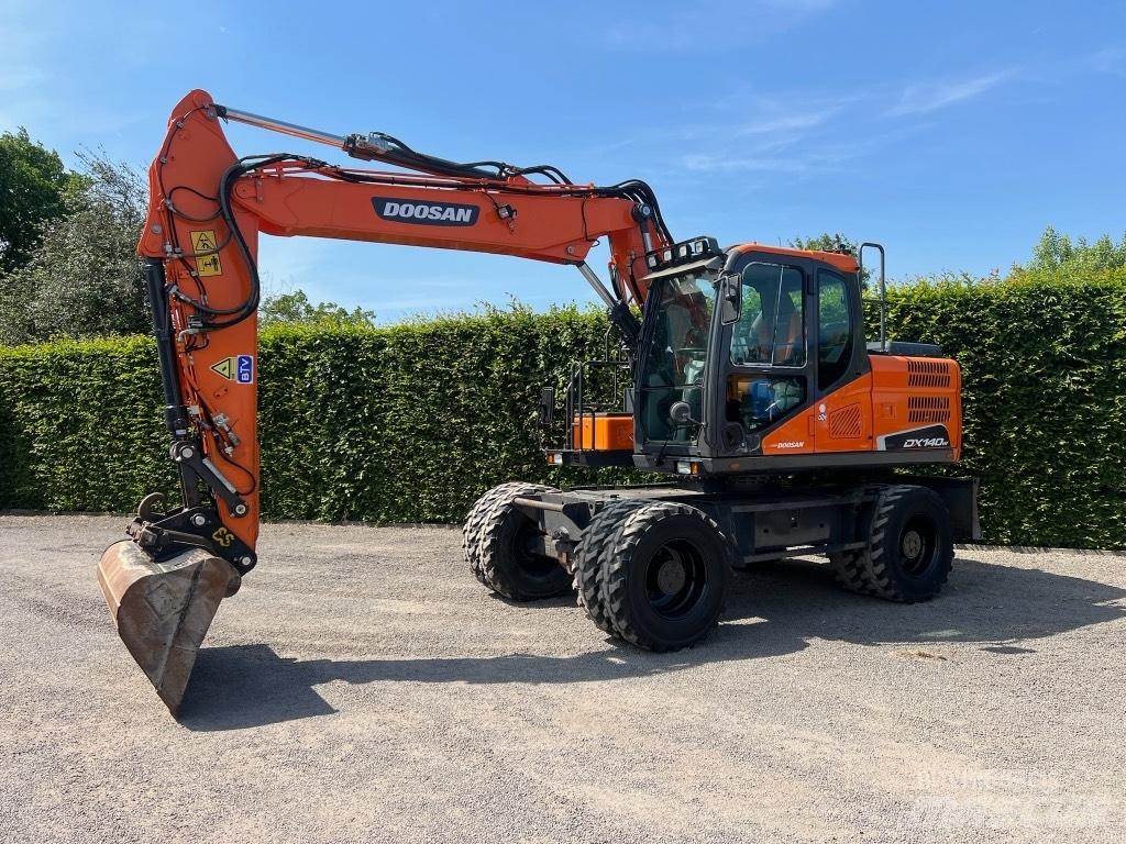 Doosan DX 140 W-5 حفارات بعجل