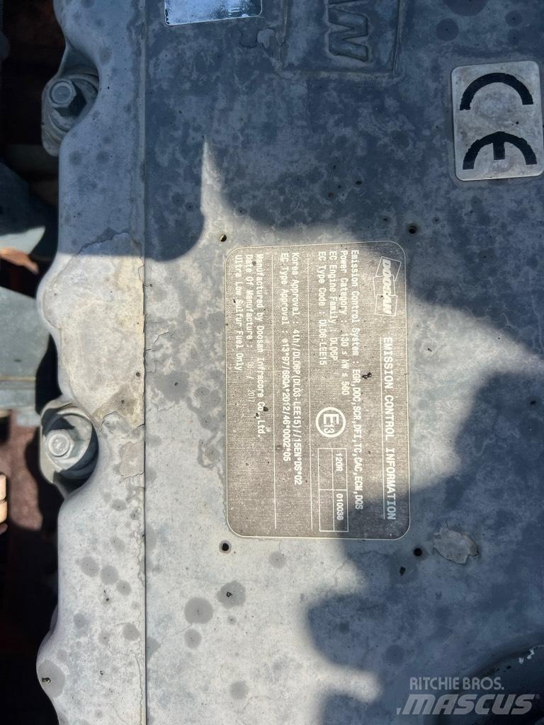 Doosan DX 140 W-5 حفارات بعجل