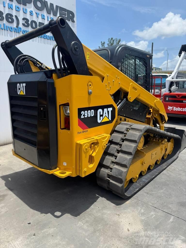 CAT 299 D 2 لوادر انزلاقية التوجيه