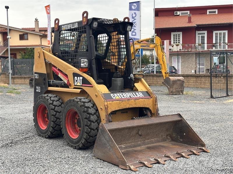 CAT 226BHF لوادر انزلاقية التوجيه